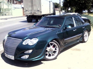 Illustration for article titled Mercedes Benz Continues Gaudy Russian Customization Trend
